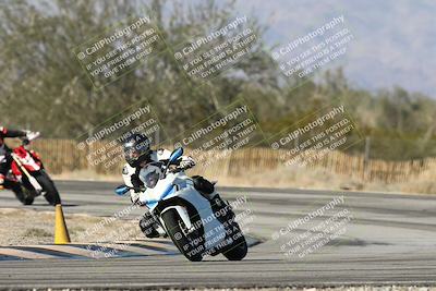 media/Dec-01-2025-Moto Forza (Mon) [[2daa91e15f]]/3-Beginner Group/Session 3 (Turn 3)/